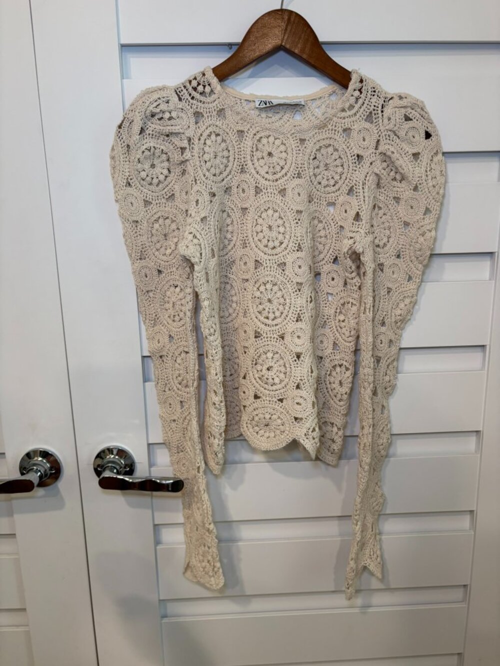 Zara Beige Crochet Lace Romantic Puff Sleeve Scalloped Hem Top Size S - Picture 2 of 12